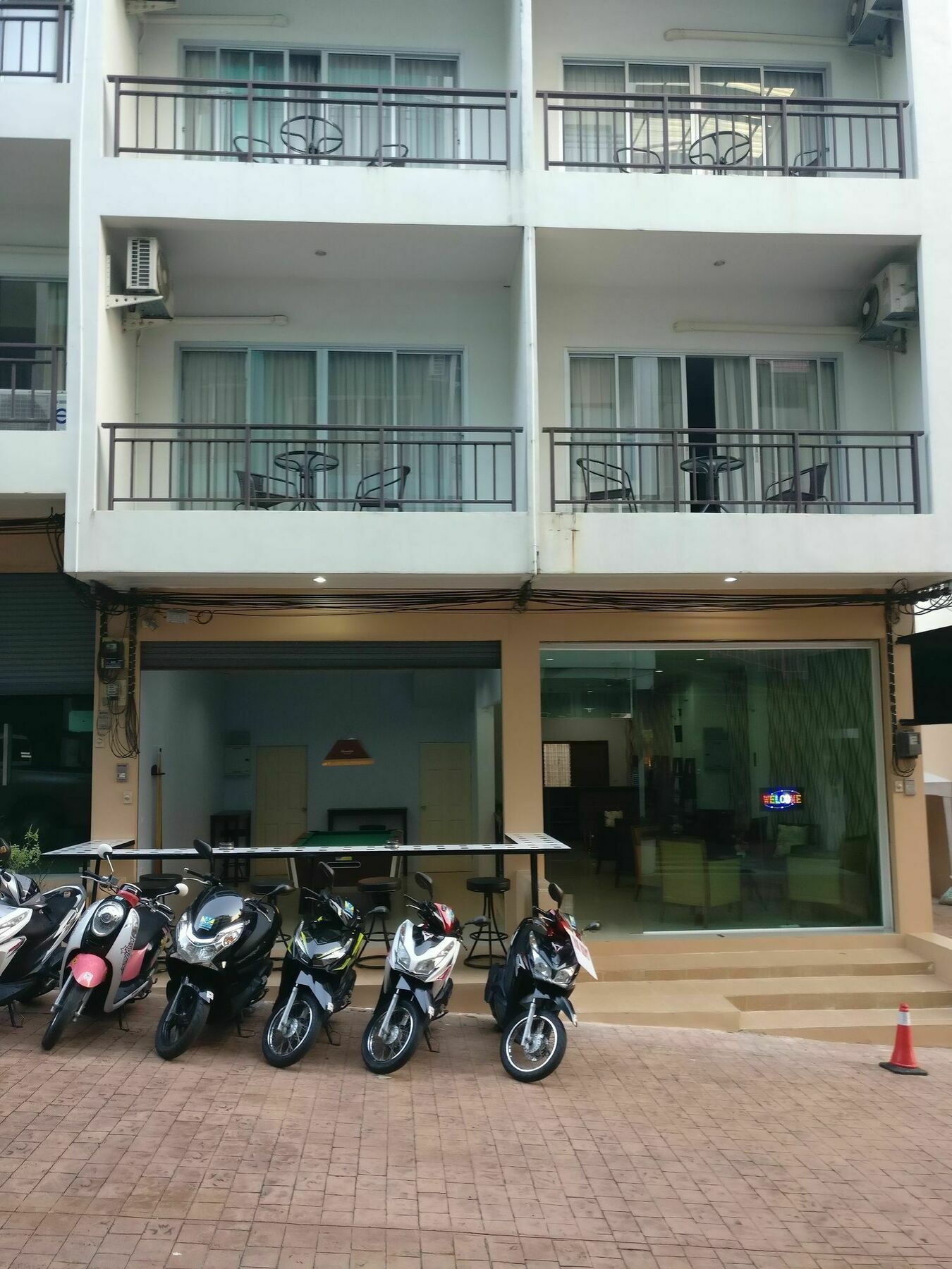 White Sky Boutique Hotel Patong Exterior foto